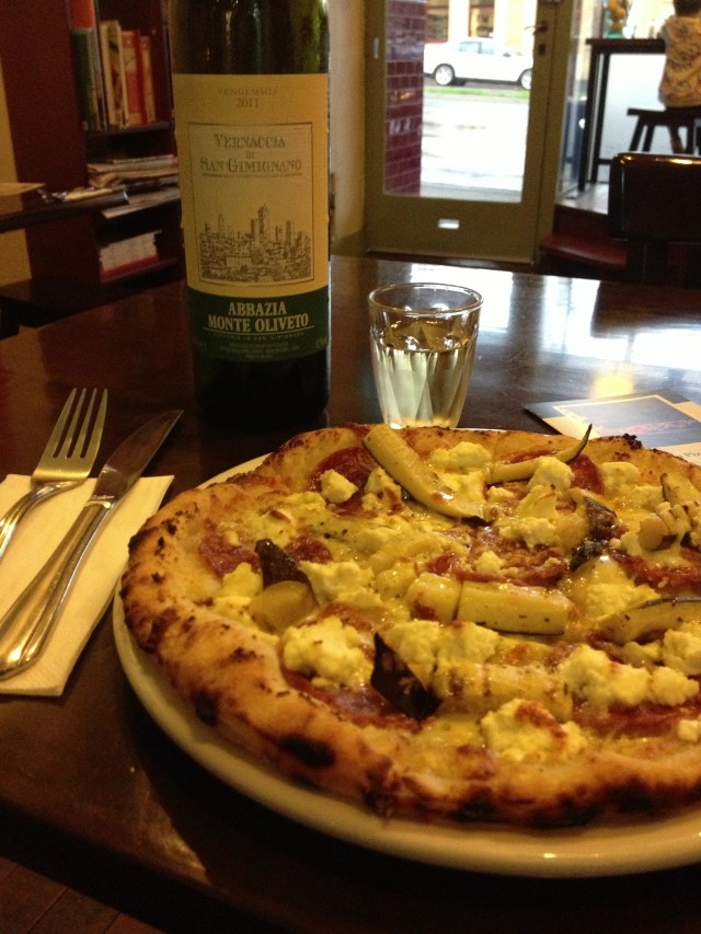 Garlic base, mozzarella, calabrese salami (hot or mild!), grilled zucchini and ricotta - delicious with a glass of vermentino!